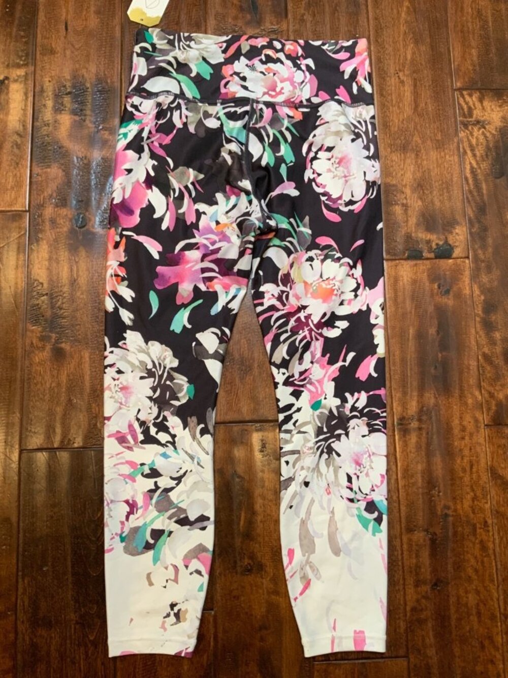 Athleta Purple Pink Floral Print 7/8 Tight Leggings, Size M - Picture 4 of 7